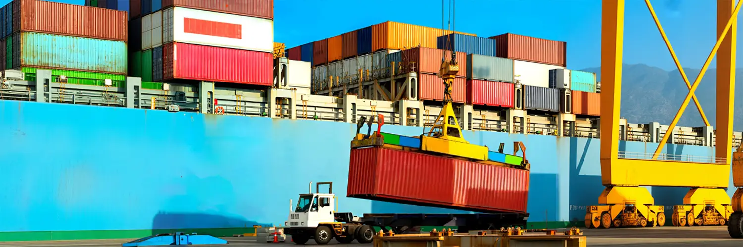 How Freight Forwarders Ensure Risk Management in International Shipping